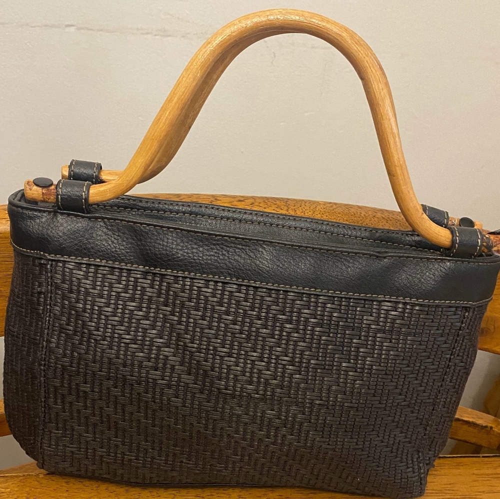 Elegant Black Woven Handbag with Wooden Handles